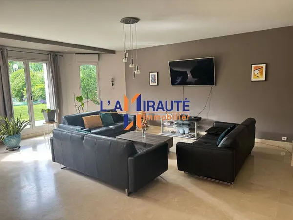 Maison 9 pièces 250 m² 