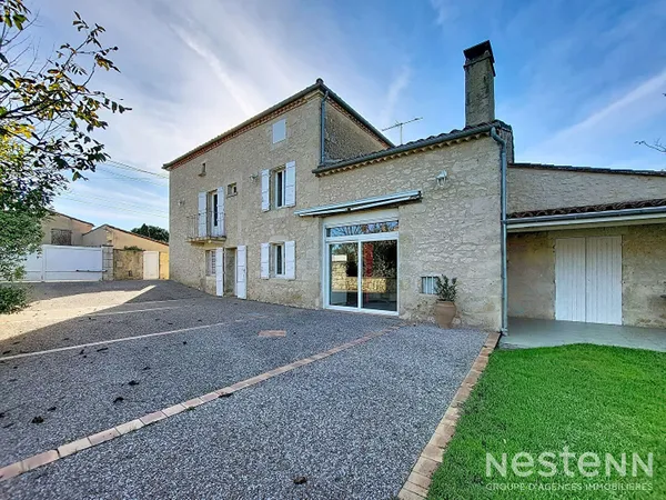 A Vendre Maison en pierre rénovée de 175 m² avec jardin et garage dans un hameau de Condom 