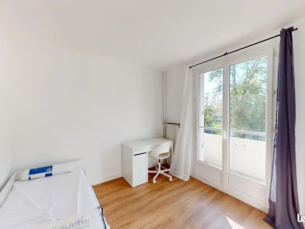 Chambre 5 pièces 83 m² 