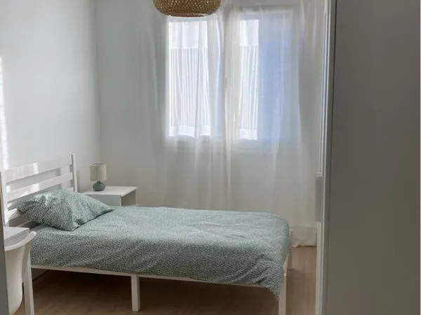 Chambre meublée 12m2 proche centre ville et gare 