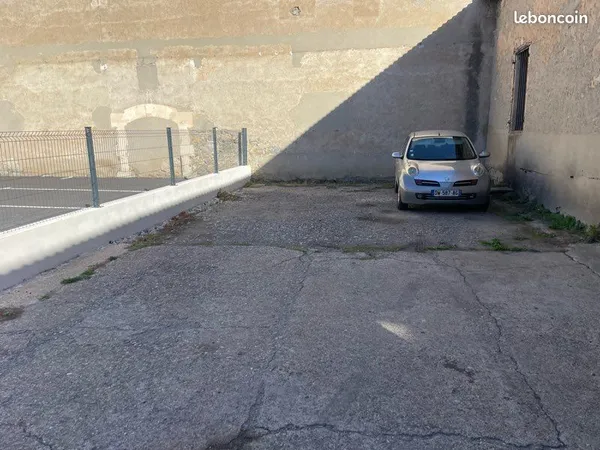 Place de parking sécurisé centre-ville 