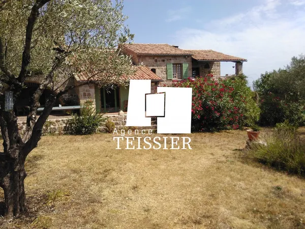 Sud Est France : 07140 les Vans, Mas Provençal sur 4700 m² de 