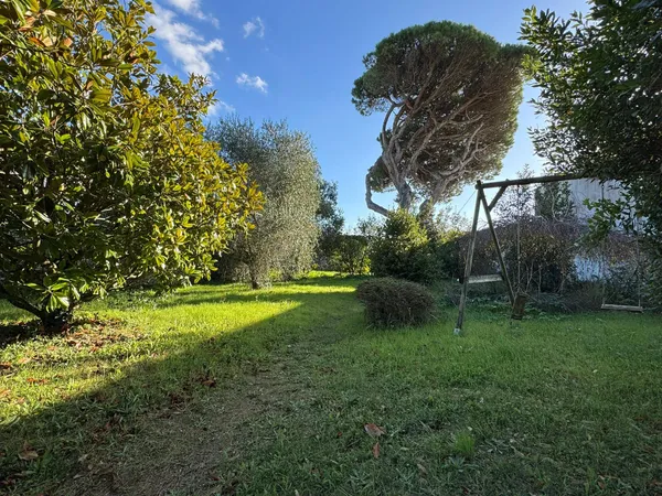 Vends maison au Bois-Plage à rénover ou démolir sur un grand terrain de 1288m² 