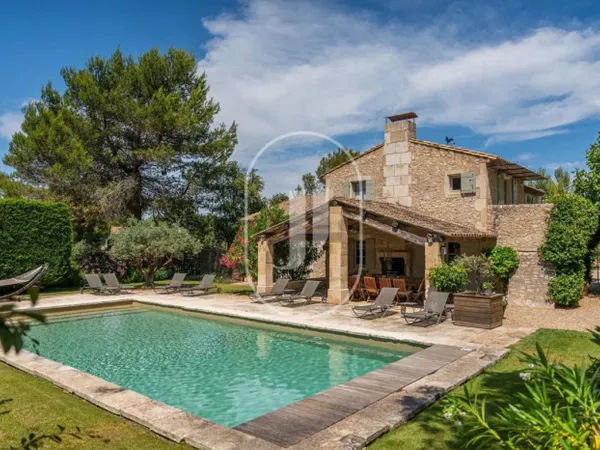Mas à vendre à Eygalières, au coeur des Alpilles 
