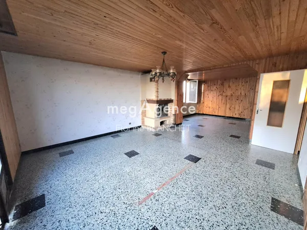 Maison à la campagne, à rénover. 