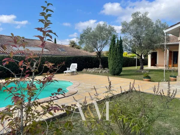 Maison de plain-pied 6 pièces 166 m² 