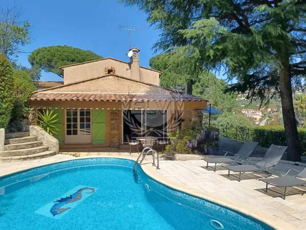LOCATION SAISONNIERE - VILLA PISCINE 8 PERSONNES PROCHE PLAGE ET CENTRE VILLE STE MAXIME 