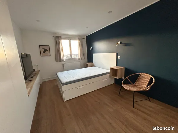 Grande chambre en colocation 