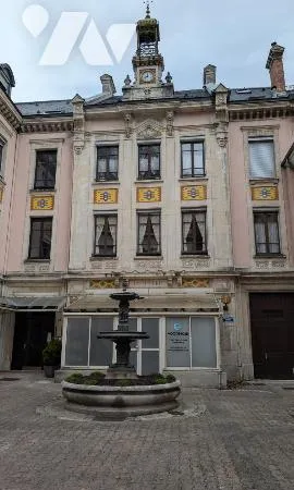 Local professionnel 3 pièces 81 m² 