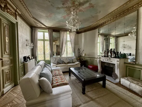 Appartement bourgeois 5 pièces 181 m² 
