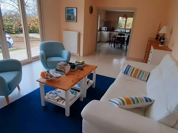 Jolie maison vue jura 