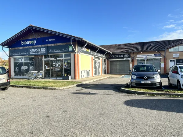 Grand Local commercial occupé par BIOCOOP - 450 m2 -MARQUISA 