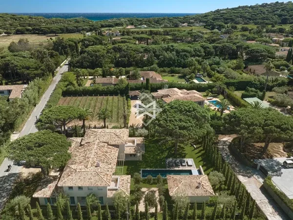 Villa neuve à pied des plages 
