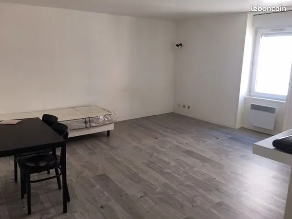 Studio 1 pièce 35 m² 