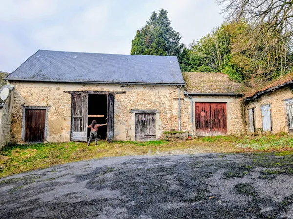 Vends grange en pierre à rénover avec terrain arboré 