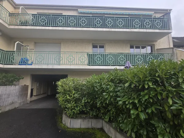 Grand 2 pièces avec balcon, centre-ville - 5 min RER 