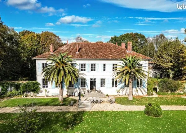 Maison 13 pièces 700 m² 