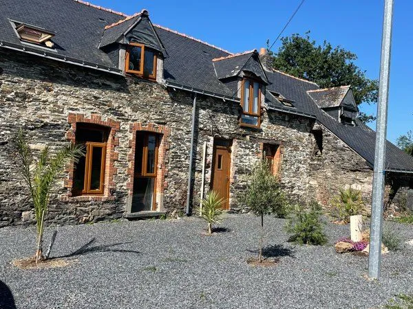 Longère de campagne avec dépendances et 1 hectare de terrain 