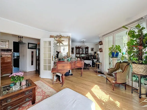 Vends appartement 97m² 5 pièces 3 chambres avec ascenseur balcon cave Viroflay proche Chaville 