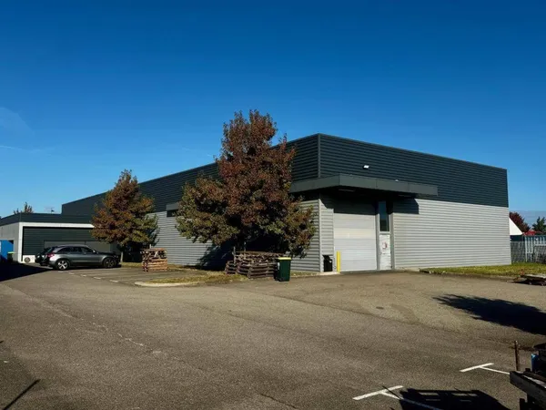 Local d'activité 1282 m² 