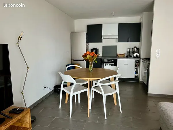 À louer 2 chambres, terrasse et garage, libre 1er mars 