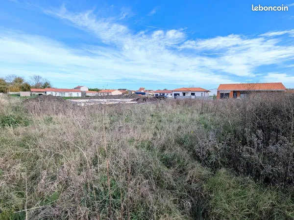 Terrain 590 m² Aigueperse 