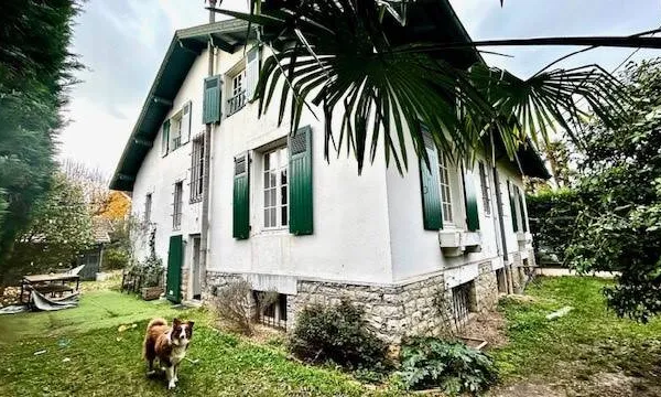 Villa 7 pièces 210 m² 