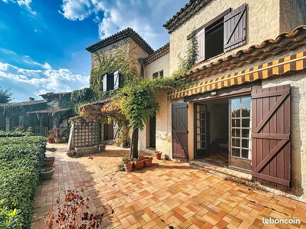 Maison de charme 190 m² - Les hauts d'Antibes - Fort potentiel & Exposition Sud 