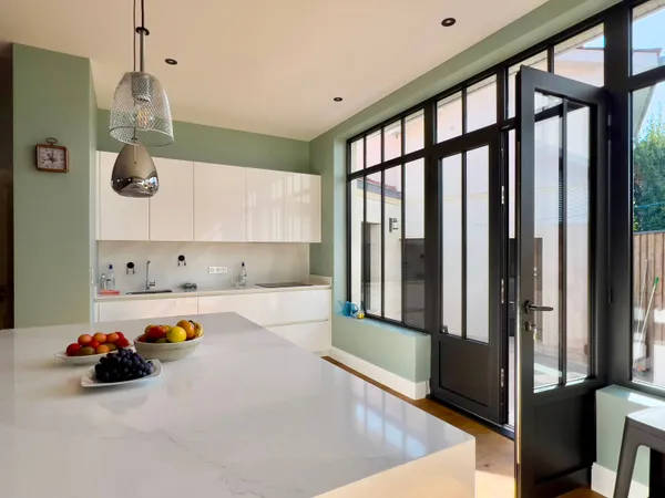 MAISON BOURGEOISE RÉNOVÉE 168m² AVEC PRESTATIONS HAUT DE GAMME - CENTRE DE BÈGLES 