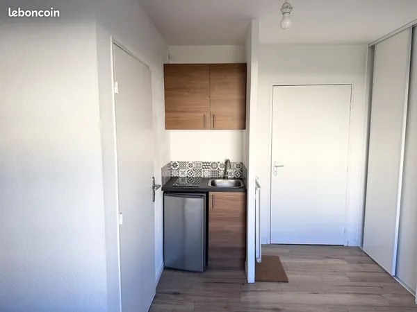 Studio 1 pièce 18 m² 