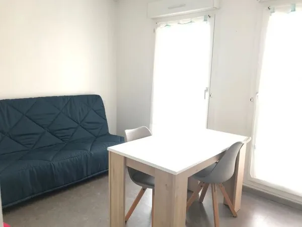 Studio rénové meublé 