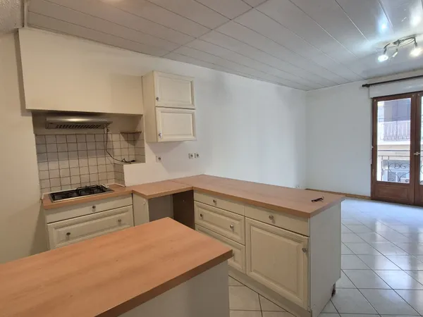 ESPALION, maison de ville de Type 3, avec garage 
