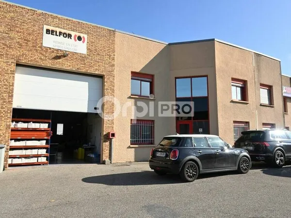 Local d'activité 715 m² 