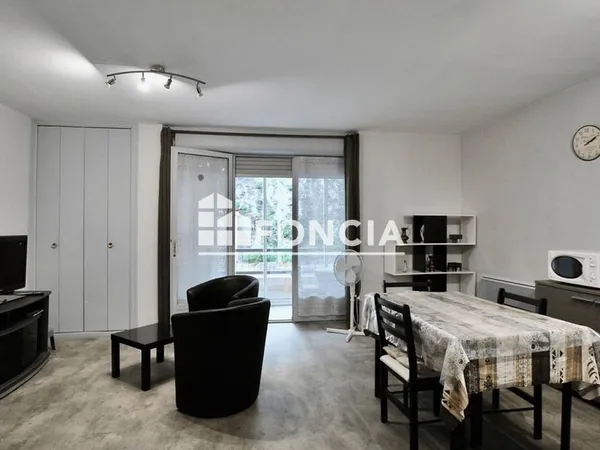 Studio 1 pièce 33 m² 
