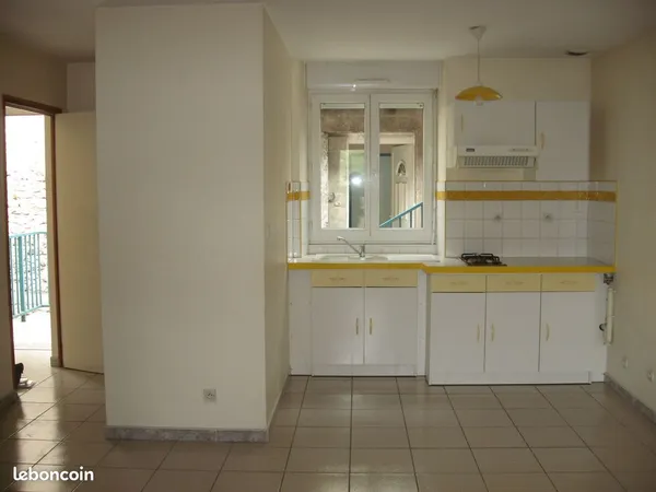 PERIGUEUX BEL APPARTEMENT duplex T2 42 m2 BALCON PARKING 1er étage 