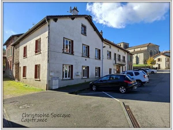 Volumes généreux, deux niveaux indépendants et garage à vendre à VETRE SUR ANZON (42) 