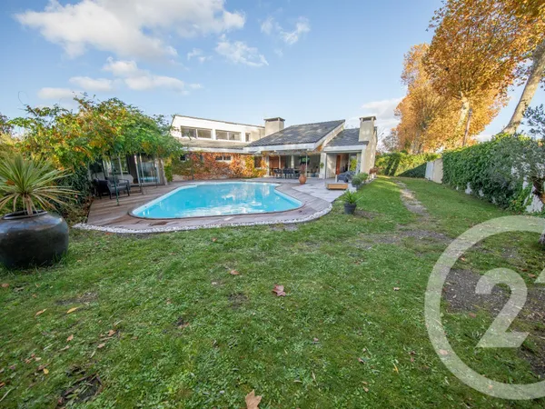 Maison 8 pièces 205 m² 