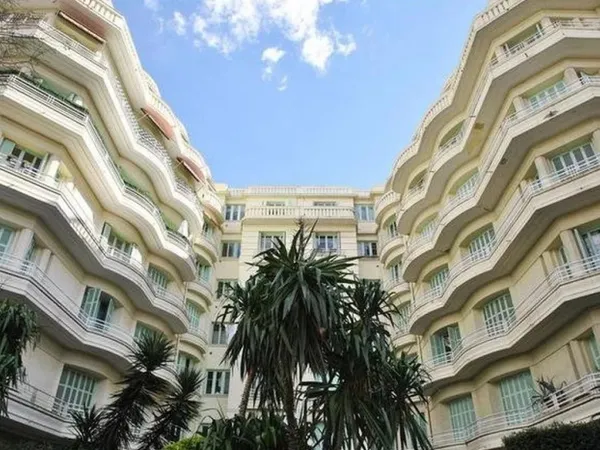 2 pieces de 72m2 en rez-de-jardin surélevé Victor Hugo 