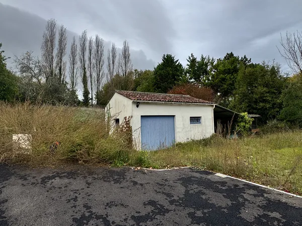 ENVIRONNEMENT CALME - Terrain à bâtir de 326m2 