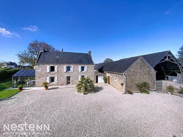 Magnifique propriété de 360m², 4 habitations, 4 hectares de terrain sur SCAER 