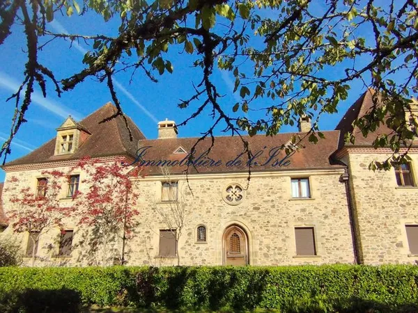 Maison 31 pièces 833 m² 