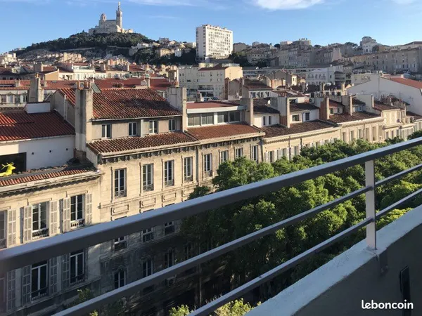 T2- dernier étage - ASCENSEUR- VUE NOTRE DAME DE LA GARDE 