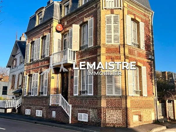 Propriété 7 pièces 136 m² 