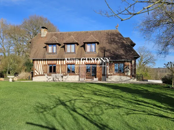 Maison familiale au calme avec grand terrain et vue dégagée 