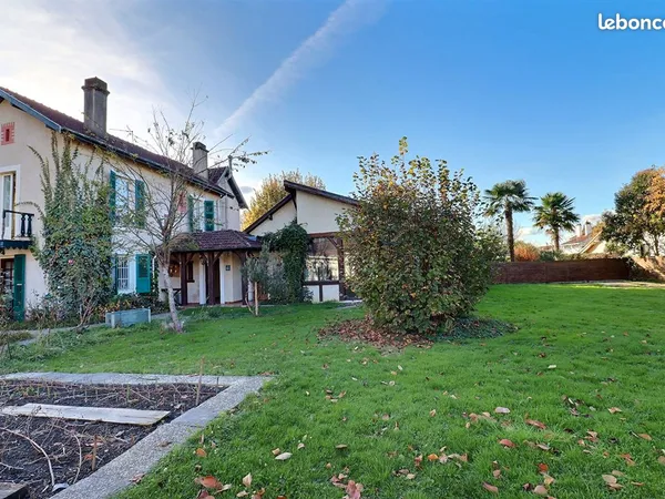 Propriété 10 pièces 203 m² 