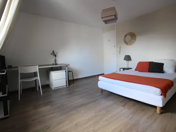 Loue 2 chambres en colocation appartement meublé 