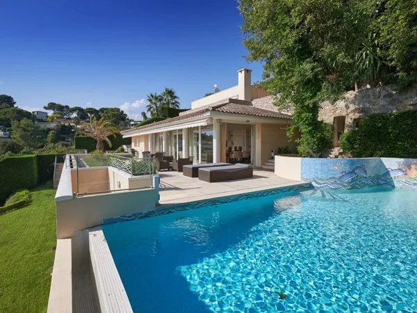 Villa 5 pièces 318 m² 