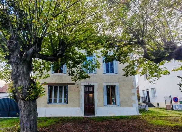 Maison 11 pièces 242 m² 