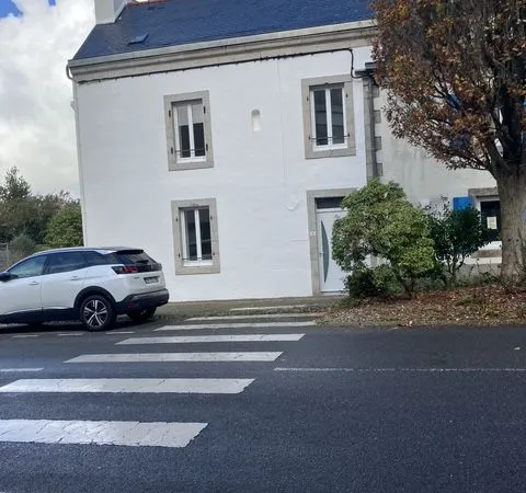 Maison renovee plein bourg de pluguffan 