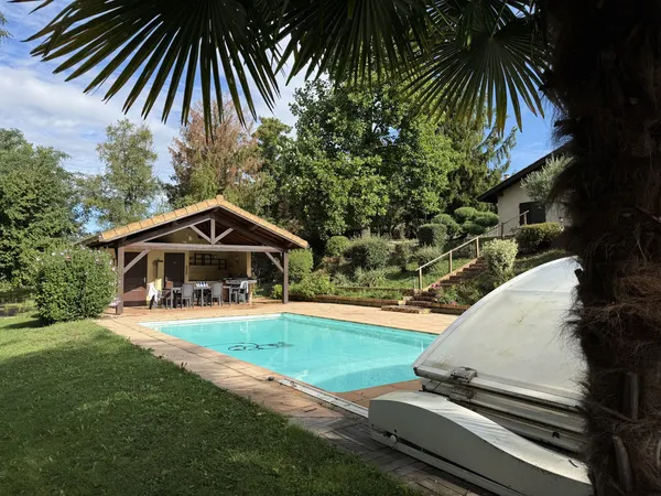Maison T4 à estrablin - 2750 m2 de terrain avec piscine 